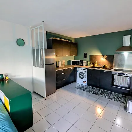 Daire Close To Train Station, Secure Parking *