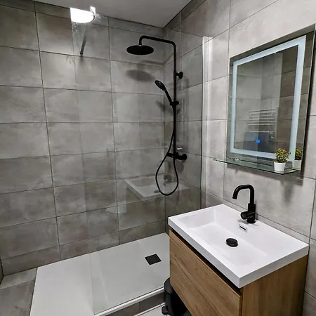 Daire Close To Train Station, Secure Parking *